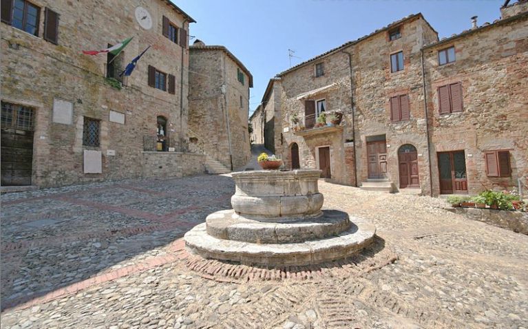 Piazza il Vecchietta, Castiglione d'Orcia